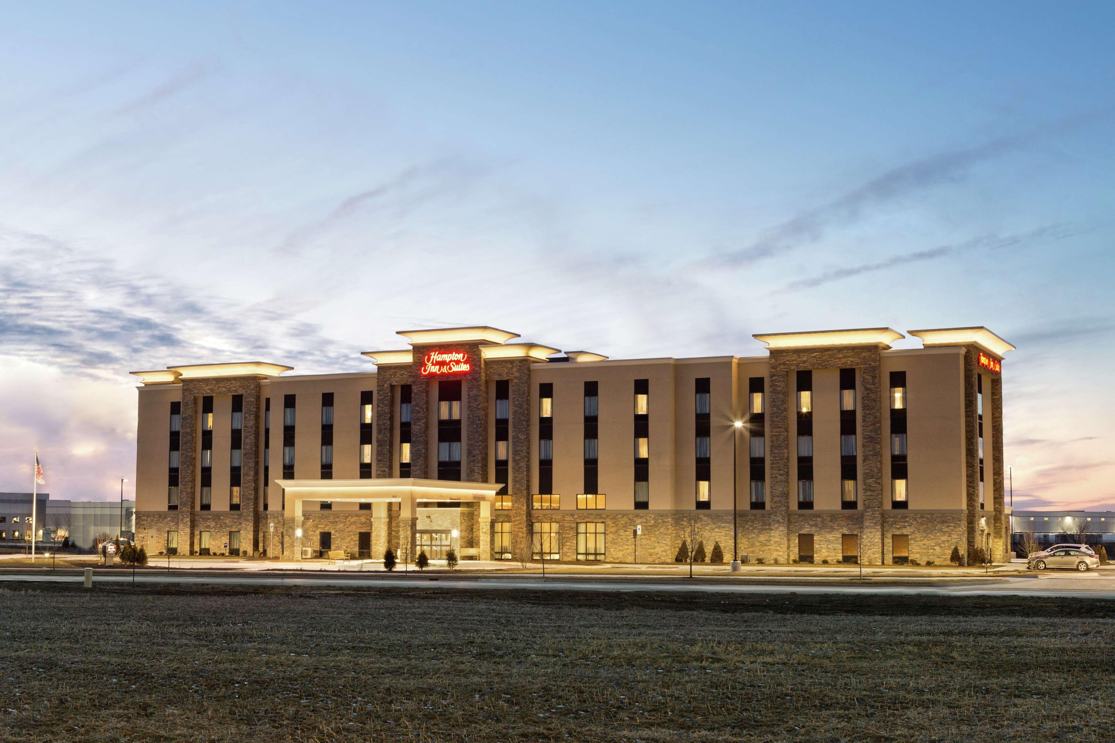 Hampton Inn & Suites Minooka Channahon Exterior photo